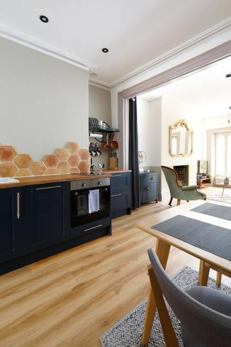 Stunning 2 Bedroom Flat 8Min Walk From The Beach Brighton Exterior photo